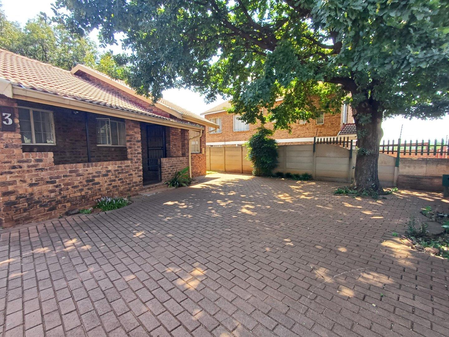 2 Bedroom House to rent in Bergsig P24113891010