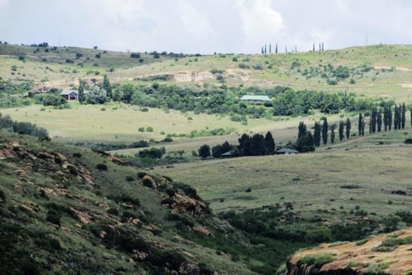 Bushmen once roamed this beautiful valley that is now the farm called Mooihoek.  The name says it all about this special place that has ...