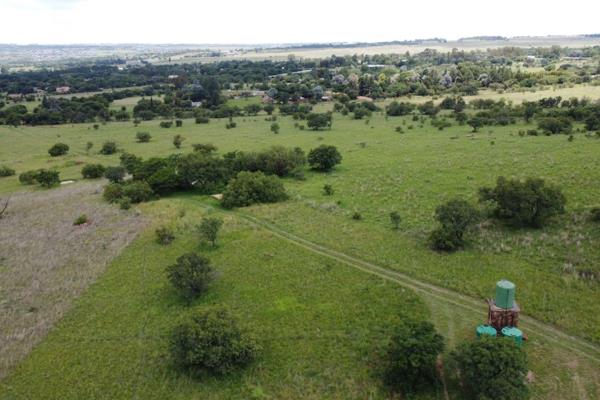 10 Hectare farm for sale bordering the Crocodile Nature Reserve. Can be used for agricultural, livestock or equestrian farming.
This ...