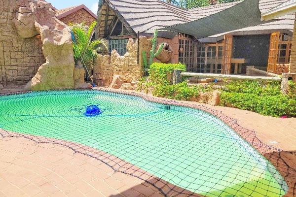 TIKTOK VIDEO: @babsie_nextrealtors
Beautiful, Ultra spacious family home situated in a very upmarket area in close proximity of Malls ...