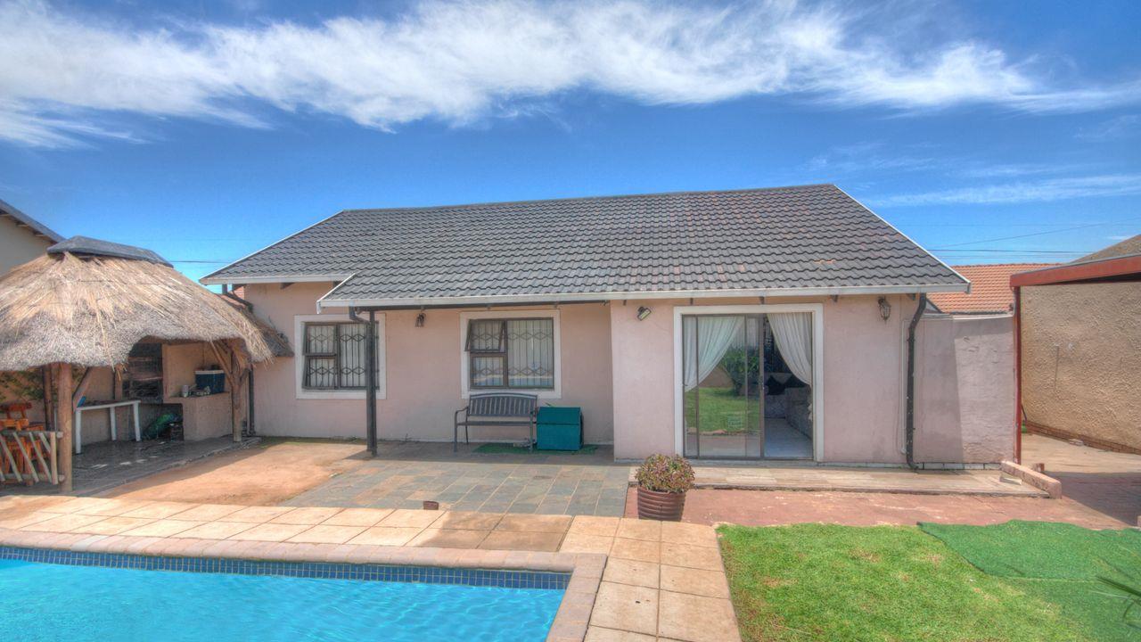 3 Bedroom House for sale in Eldorado Park P24113896762