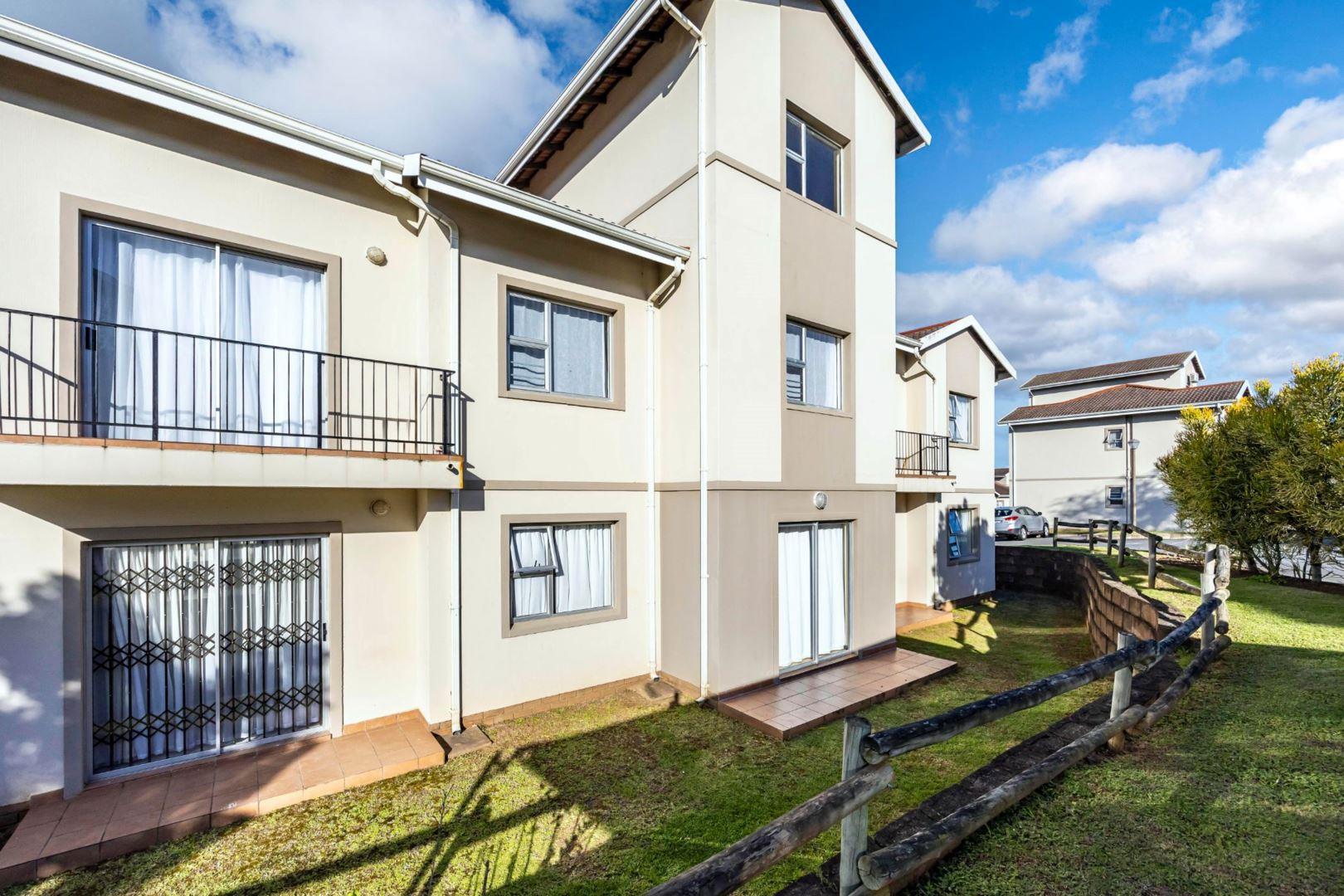 2 Bedroom Apartment / flat for sale in Beacon Bay P24113898691