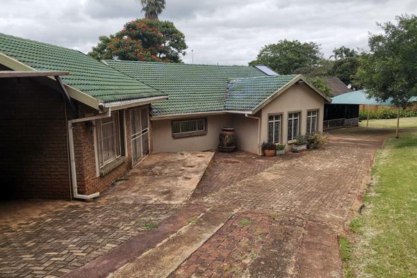 4 Bedroom house 3 Bathrooms kitchen and hall leading to all rooms. double carport can be used as veranda with outside toilet and maids ...