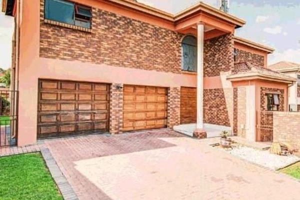 Get ready to experience the ultimate in luxury and comfort within this luxurious safe and secure House. 

This remarkable home offers ...