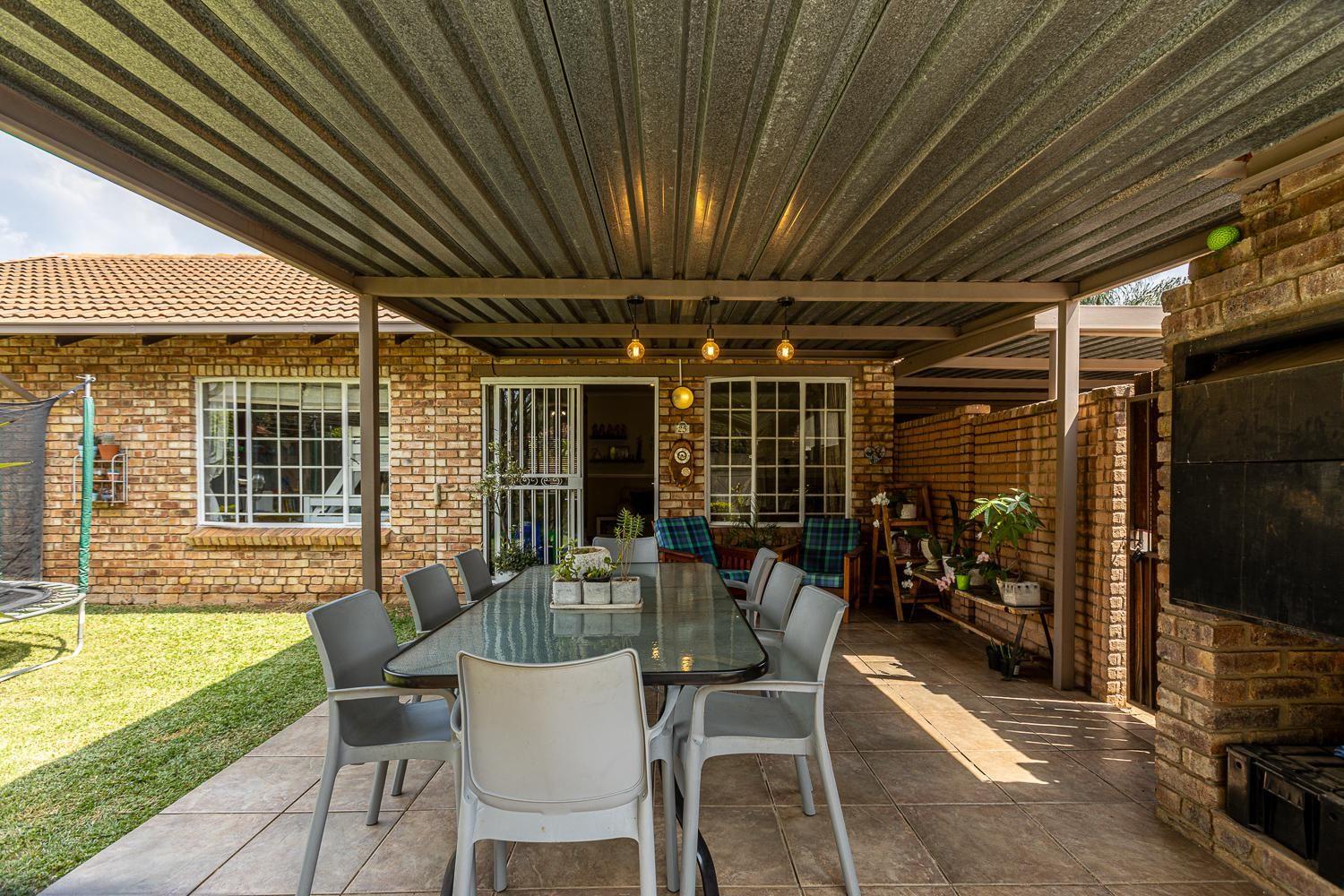 3 Bedroom Townhouse for sale in Equestria P24113899924