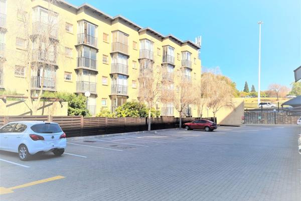 Ideal Location and Sought after apartment in Braamfontein
Secure and well managed building
Available as of 3rd January 25.  Private ...