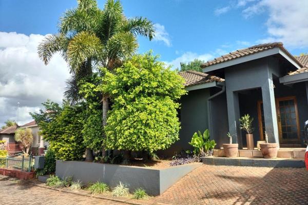 This spacious 3 bedroom property is located in the upmarket Tzangeni Estate. The main house has a large open plan living area, a modern ...