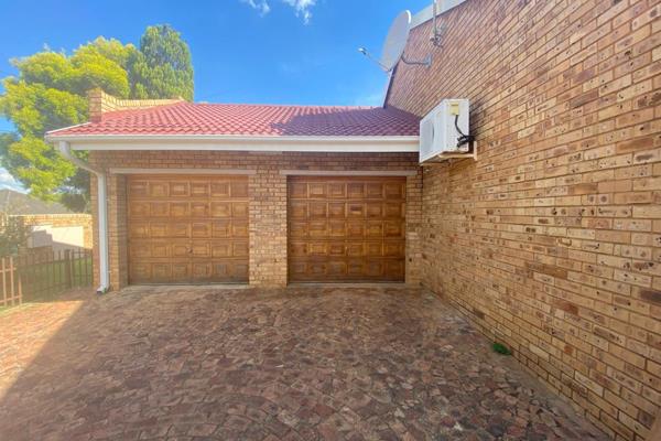 This beautiful and inviting full title Townhouse is situated in a small and secure complex in Oudorp!!!!

Three Spacious ...