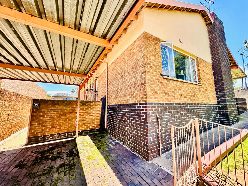 3 Bedroom House for sale in Woodmere P24113905168