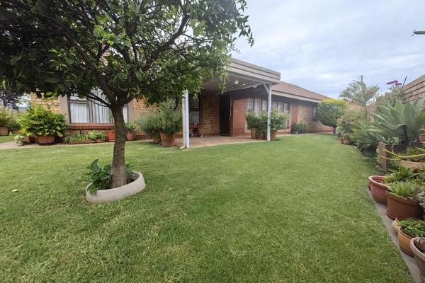 This beautiful very spacious 3-bedroom house is situated in the ever-popular ...