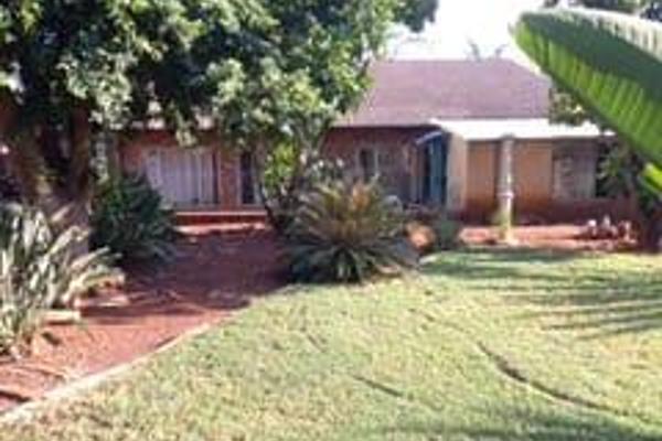 3 bedroom house with a 2 bedroom granny flat for sale in Danville

Three houses include a main residence with 3 bedrooms, 2 ...