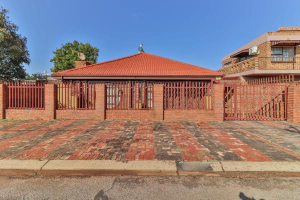 Beautiful Low Maintenance Home in Popular Lenasia Ext 2 Offering :
4 Spacious Bedrooms
1 Full Bathroom
Large Sunken Lounge
Dining ...