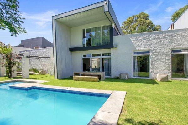 Fully furnished - Experience modern luxury in Sandown Estate with this double-storey ...