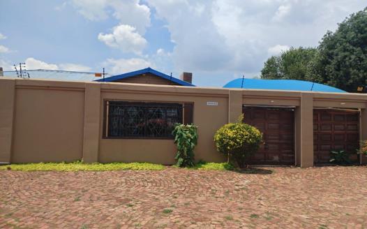 3 Bedroom House for sale in Vanderbijlpark CW 5