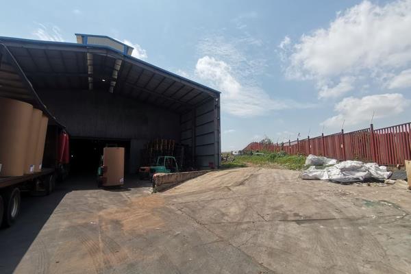 This 4000m2 Warehouse Industrial property in Activia Park, Germiston is a prime opportunity for businesses looking to expand their ...