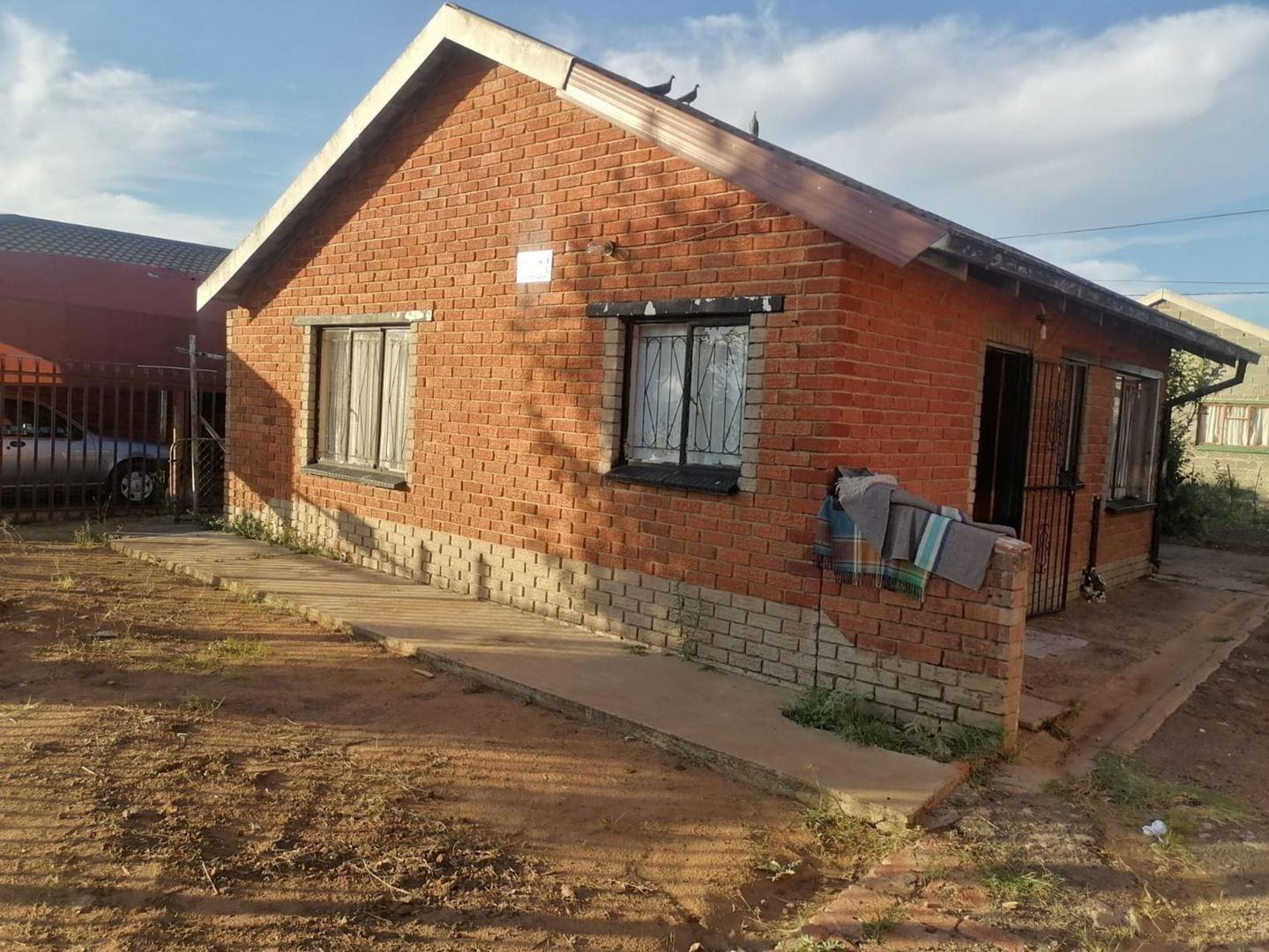 2 Bedroom House for sale in Blomanda - P24-113917714