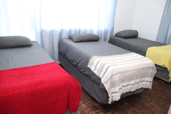 Female Only Per Bed Sharing - 3 Single Beds with Communal Bathroom. Room Includes 3 ...