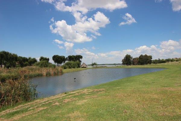 Discover this stunning waterfront property on the Vaal Dam, featuring 100 meters of ...