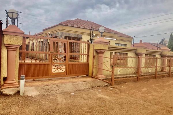 TSK REAL ESTATE presents to you this gem of a house situated in New Eersterus Ext 3
this beautiful home is well built and has quality ...