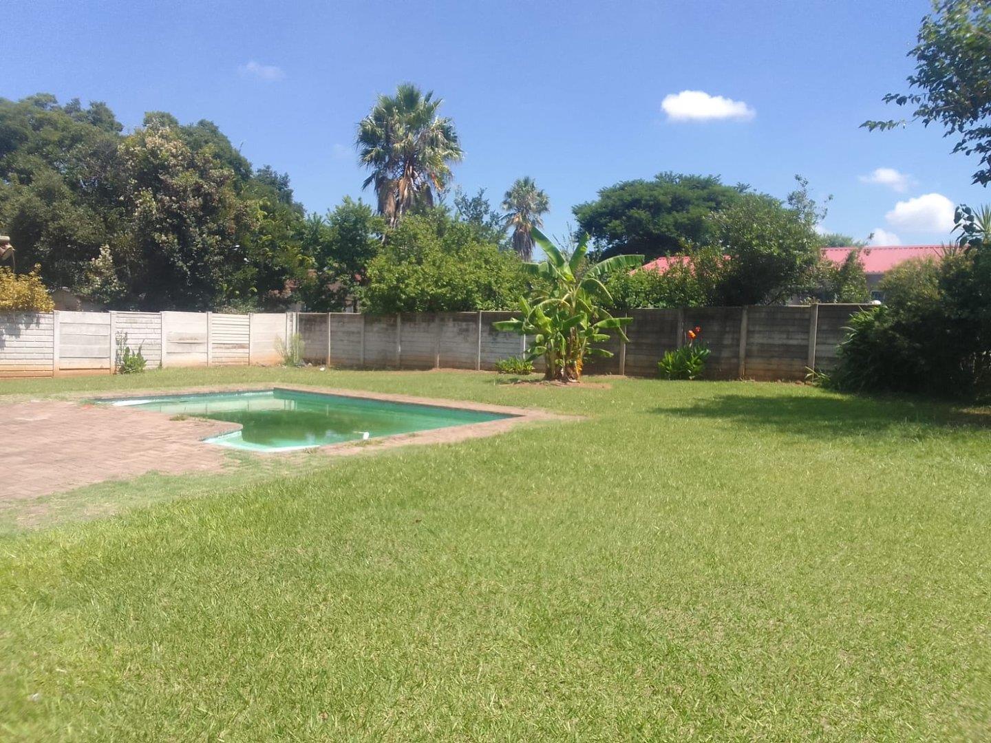 4 Bedroom House for sale in Pioneer Park P24113919660