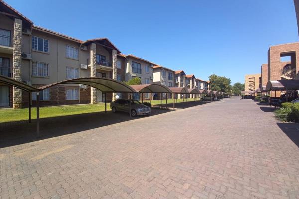 2 Bedroom, 1 bathroom Kloppenheim unit for sale in Lephalale.
This is a middle floor unit.
Open plan kitchen with living ...