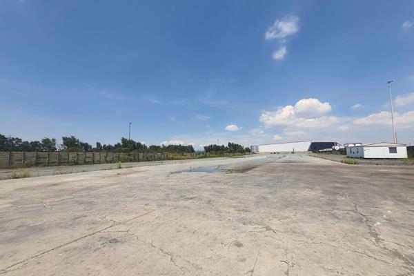 Located next to the N3 and N17 highways, this Truck Yard is available To Let. It is ...