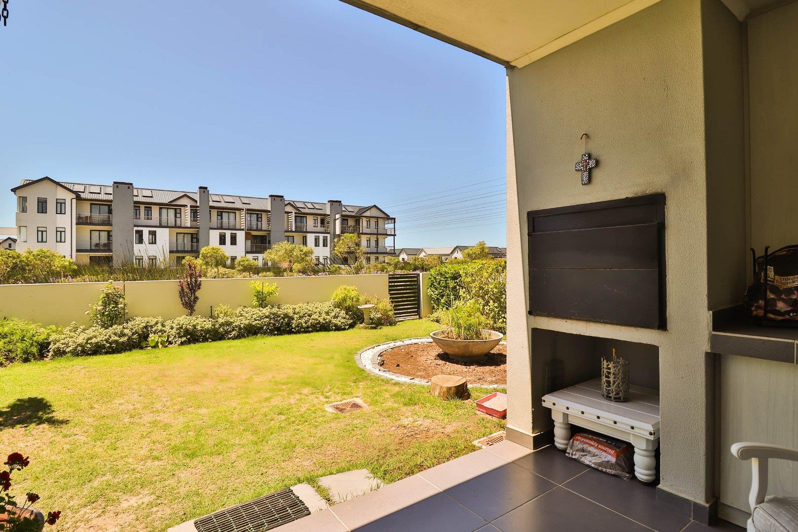 Apartments / flats for sale in Somerset West Somerset West Property