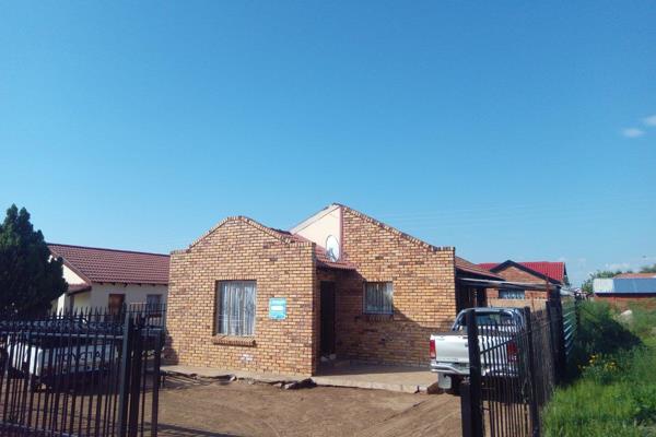 This property is situated in Unit 13, mmabatho, it is a beautiful 3 bedroom house with the following to offer;
3 bedrooms which are all ...