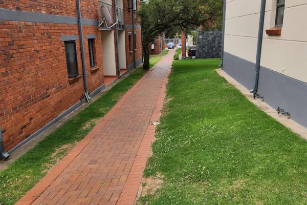 99 The Yard
Plantation Rd 
Auckland Park 
For Sale 
R990 000.00
Levies R2 ...