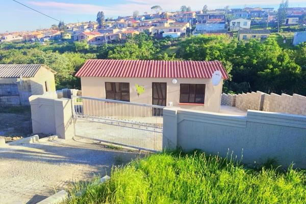 Luthando Gxashe Properties introduce to you this  newly renovated  home, the house is  located close to  many amenities.

The house ...