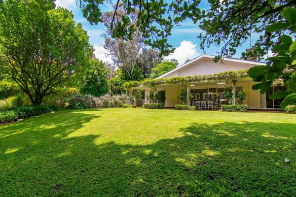 Lifestyle:
An architecturally interesting family home built around an inner garden atrium that fills the home with light. ...