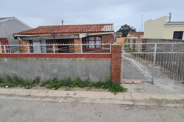 Property located in Kwazakhele consisting of 1 bedroom, lounge, bathroom and fully secured with boundary walls.
Contact agent to ...