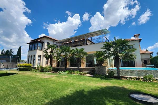 Welcome to your riverside oasis! Nestled along the tranquil banks of the Vaal River, this expansive and meticulously maintained ...