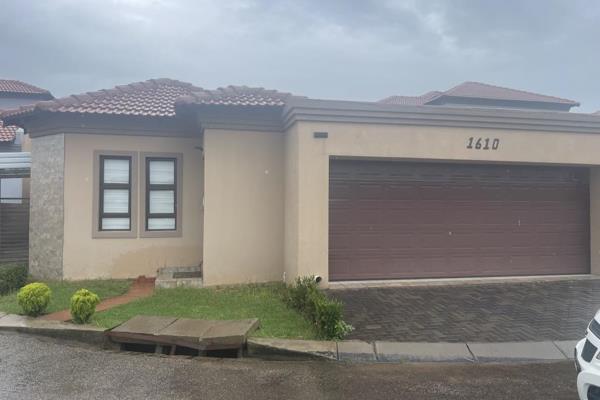 Exquisite and well located property in sagewood estate
this property is located close to ...