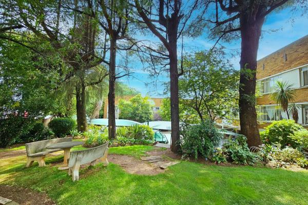 What a find! This first-floor unit in Creden Hill, 13 Clarence Avenue, Craighall Park, will be in high demand, so don’t delay!
 ...