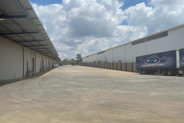 Prime Industrial Warehouse for Rent in Pomona
Expansive Freestanding Warehouse: ...