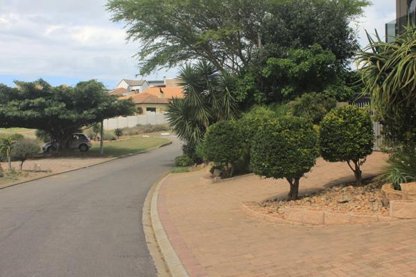 Dual mandate.
Prime business zoned level stand for sale situated in Hartenbos Heuwels.
Hartenbos is a very lovely safe and secure ...