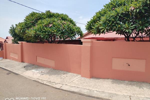 spacious 3 bedroom house including Ensuite  with  2 bathroom and 1 domestic toilet.carport can park 2 cars and the yard another 2 cars ...