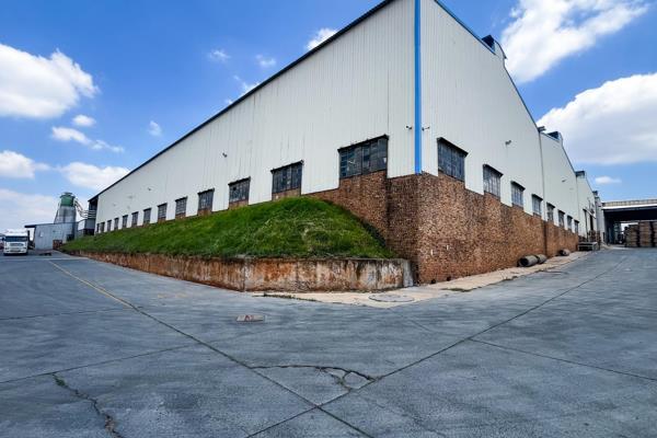 This outstanding warehouse boasts a large open area floor plan that is highly suitable ...