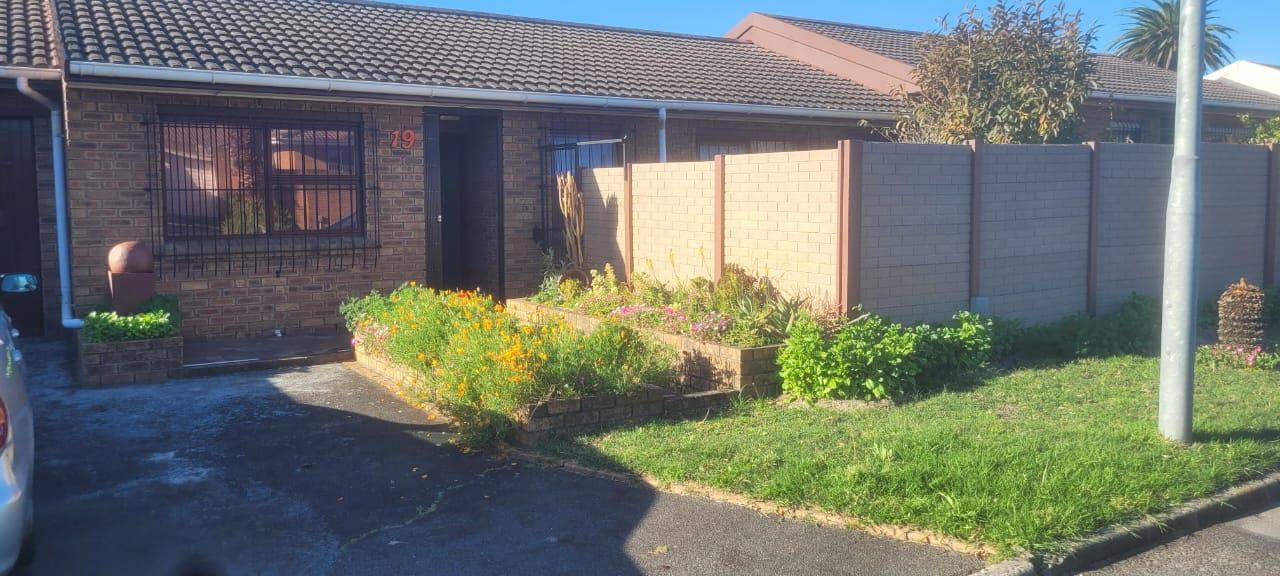 3 Bedroom House for sale in Silver Oaks 19 Silver Oaks Road Kuilsriver P24113933418