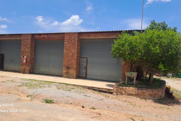 Warehousing/ factories from 39m2 to 440m2 at R 22 000/month, fully fenced off .
Prices from R 10 000/ month.
Ample parking for ...