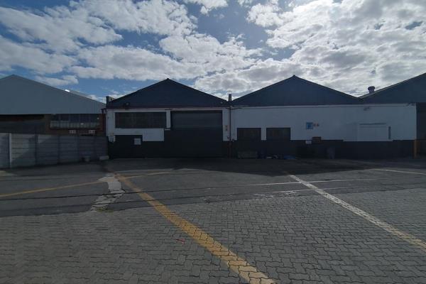 Warehouse to let on Gunners Circle at 24 Gunners Park.

The warehouse features the ...