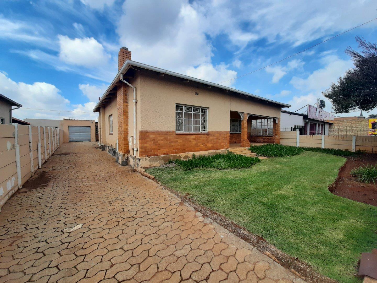 3 Bedroom House for sale in Randgate - 33 Smuts Street - P24-113935996