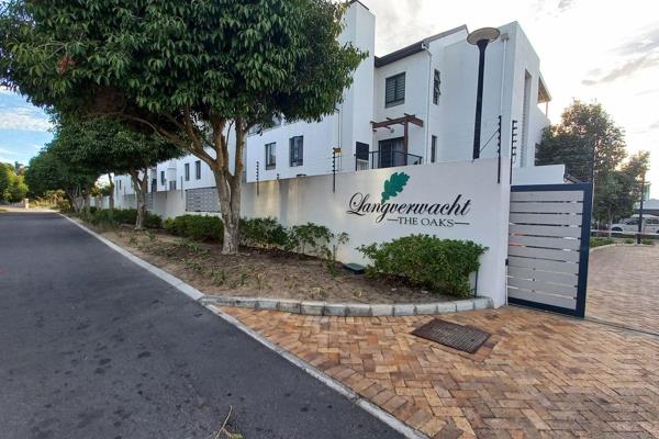 Discover the convenience of a two-bedroom flat for rent in the sought-after Silver Oaks.

Located in Langverwacht, just a short drive ...