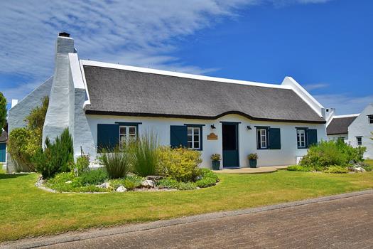 4 Bedroom House for sale in Struisbaai