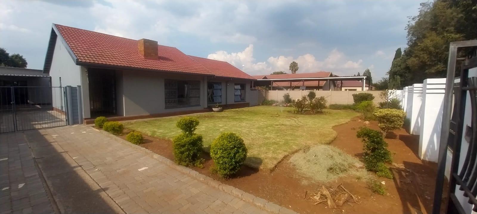 3 Bedroom House for sale in Vanderbijlpark SE 6 P24113940499