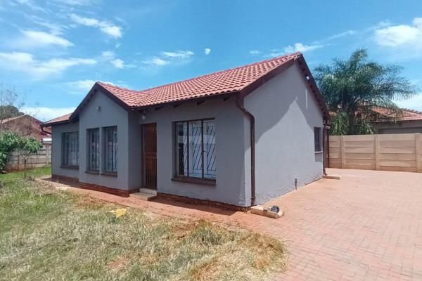 A freehold spacious family home in a gated community is available for rent from 1st February 2024

Features:

- 3 Bedrooms with ...