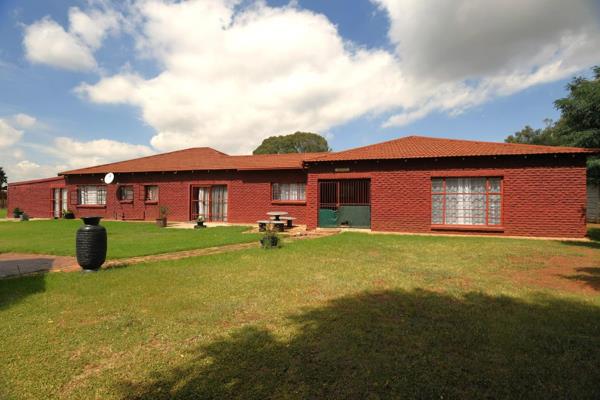 EXCEPTIONAL PROPERTY WITH MAIN HOUSE AND THREE SELF CONTAINED FLATS IN GROOTVALY

Nestled on a sprawling stand, this newly renovated ...