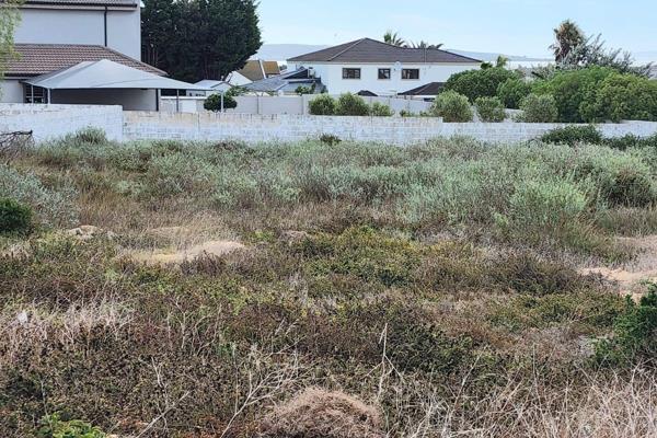 This large 1112 square meters of  vacant stand in Country Club, Langebaan is the perfect location for building your dream home. It is ...