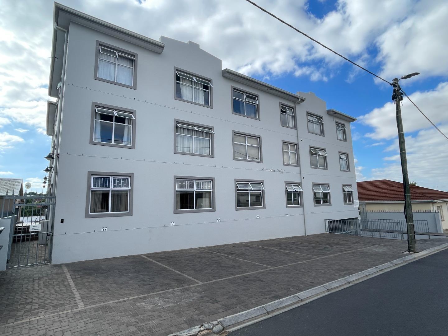 2 Bedroom Apartment / flat for sale in Bergzicht P24113945878